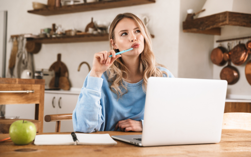 800x500 Renda Extra e Economia Doméstica Estratégias que Funcionam para Famílias com Orçamento Apertado