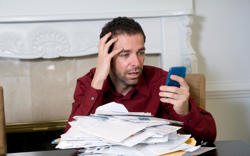 PÁGINA INICIAL 800x500px Como Sair das Dívidas Ganhando Pouco 7 Passos Simples para Recuperar sua Vida Financeira